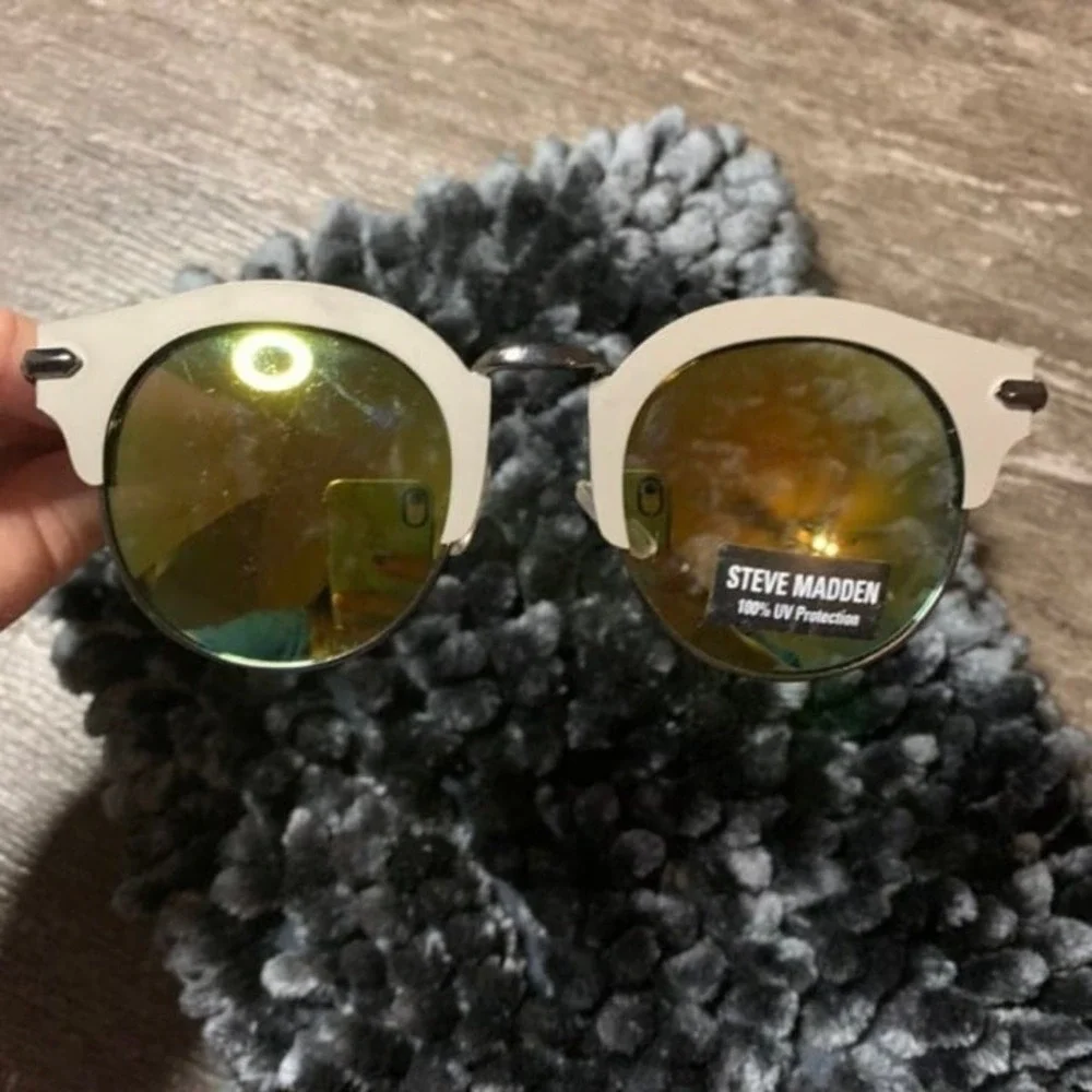 Steve Madden Sunglasses‎